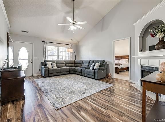 5th image of 729 Painted Lady Ct