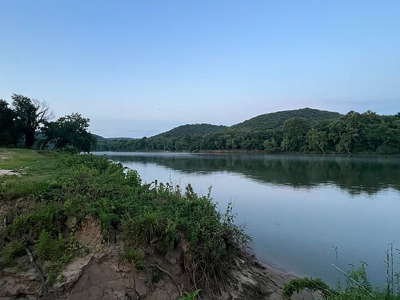 3rd image of 75 Schoolhouse Hollow Rd