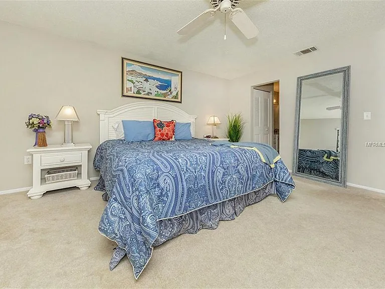 360 Three Lakes Ln #J — Photo 7