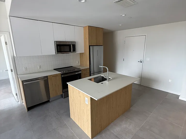 337 NW 31st St #C1 — Photo 2