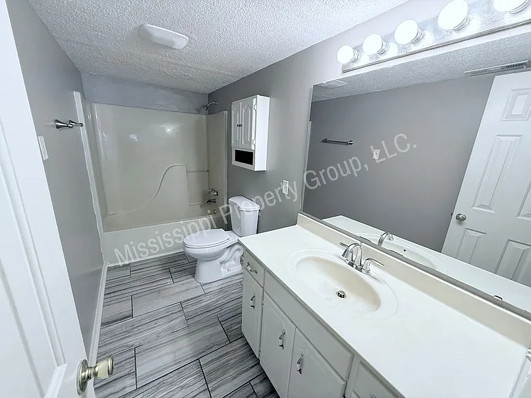 1 Woodward Pl — Photo 9