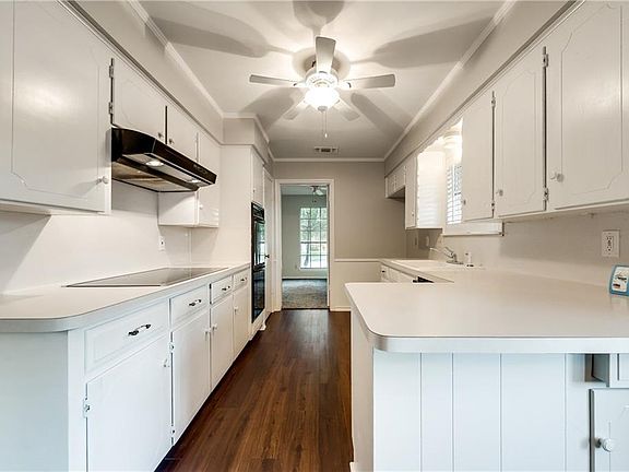 4th image of 1109 Anita Dr