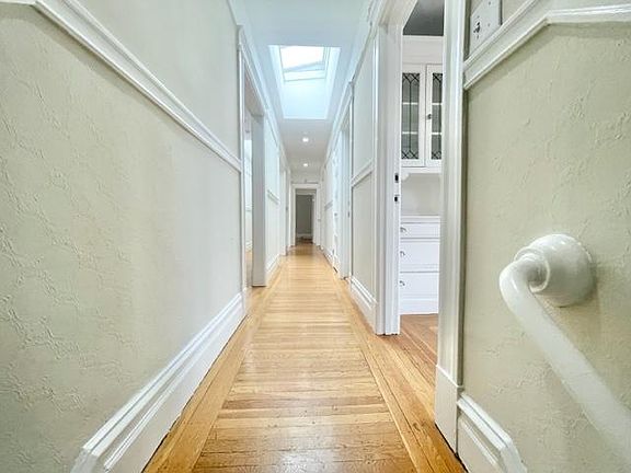 3rd image of 3000 Steiner St