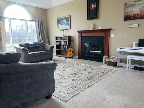 4th image of 53 Walnut Dr