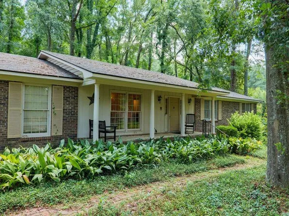 3305 Plantation Dr, Valdosta, GA 31605