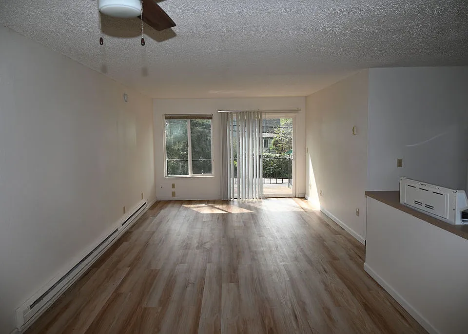 2301 SE Courtney Ave #9