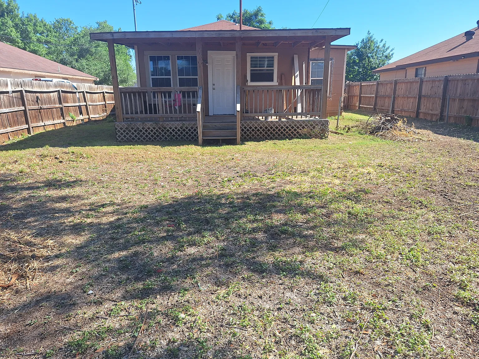 417 Esma St — Photo 3