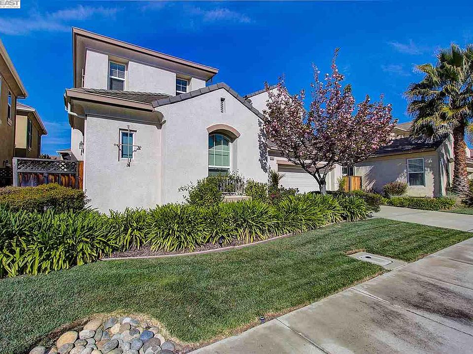 1st image of 6068 Round Hill Dr