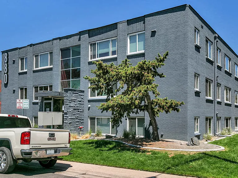 880 & 890 Dexter — Photo 3