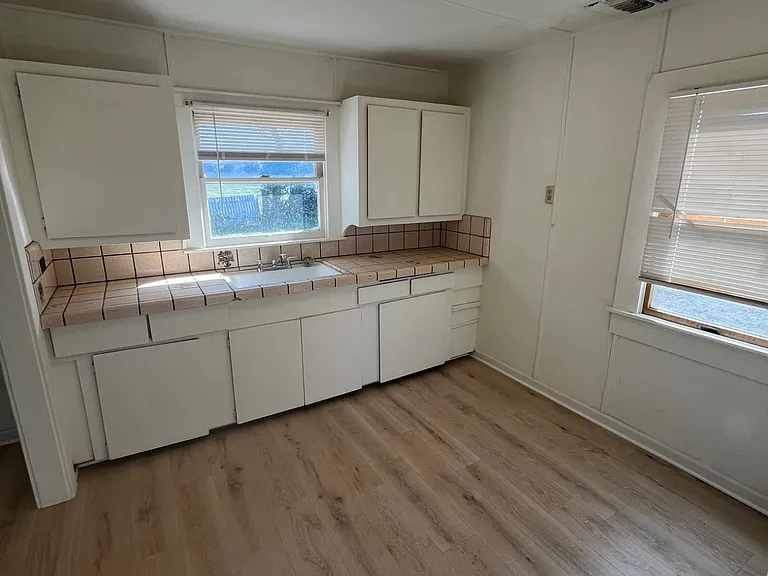15297 Colorado Ave — Photo 6