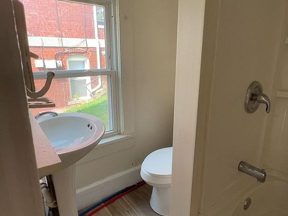 4th image of 738 Willey St