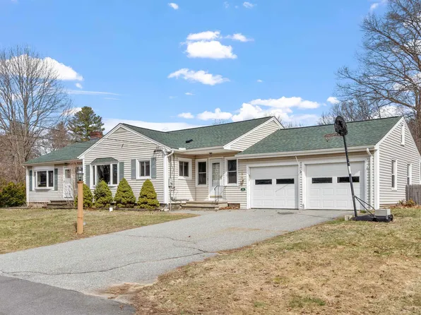 8 Center Circle, Plaistow, NH 03865-2507