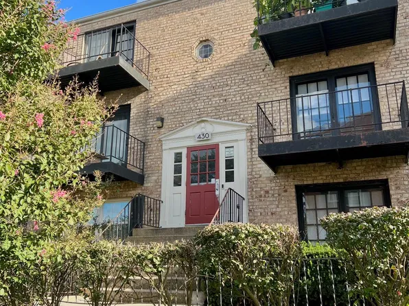 430 N Armistead St APT 302, Alexandria, VA 22312