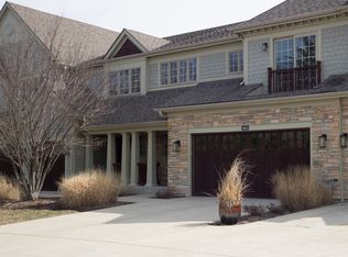 22W411 Crimson King Ln, Glen Ellyn, IL 60137