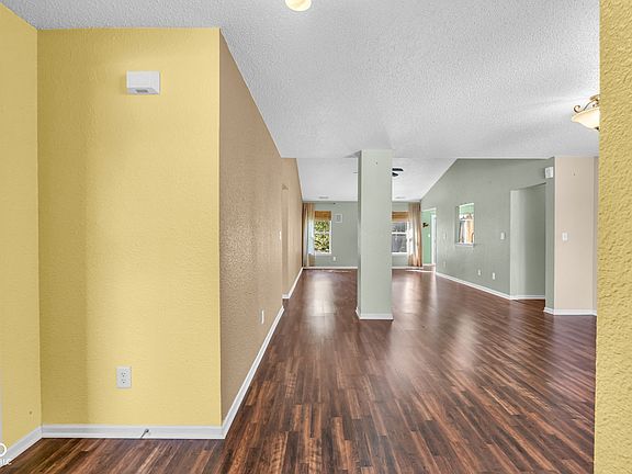 3rd image of 5462 Montavia Cir