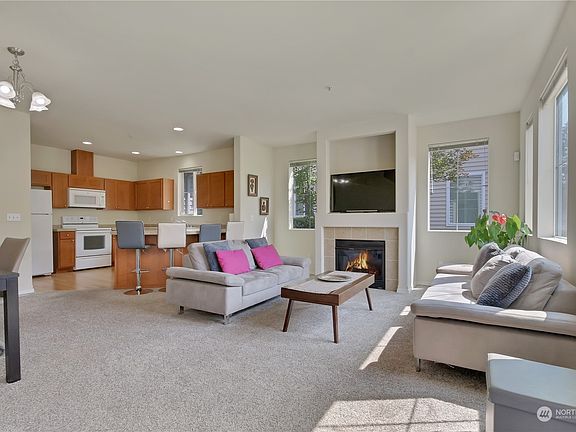 4th image of 2150 Charles Street #B