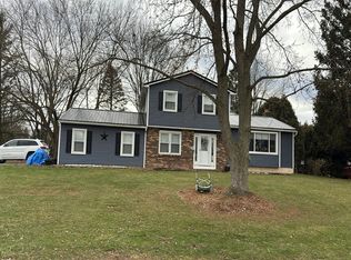 6140 Hanover Rd, Farmington, NY 14425