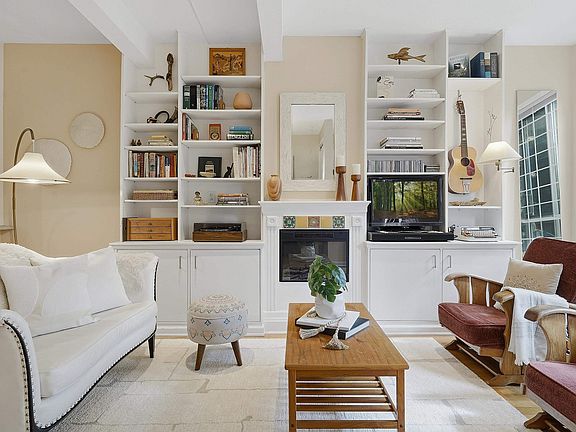 4th image of 3440 Broadway W #123