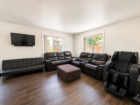 3 bed, 2.5 bath, 1244 sqft, $2,750 — Photo 2