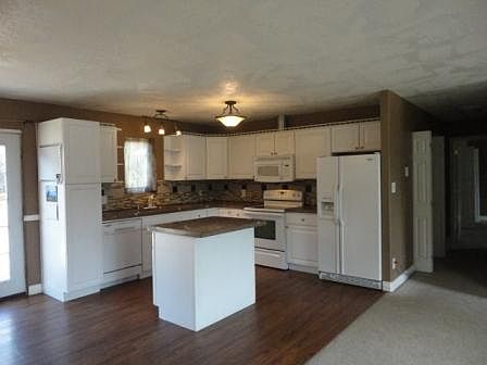 3rd image of 1467 Davison St