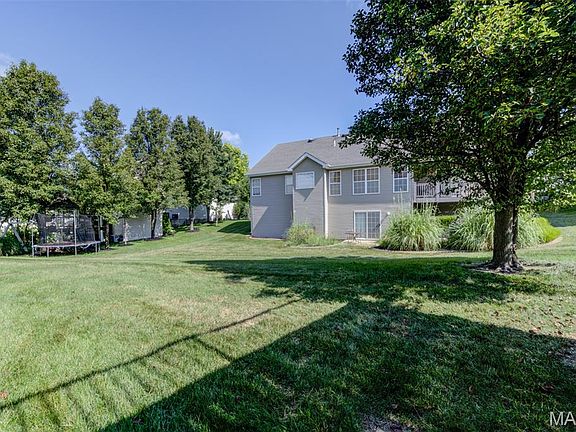 5th image of 340 McIntyre Ct