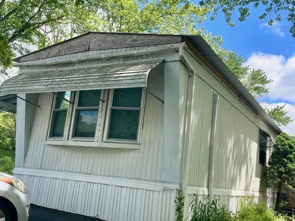 6 Buttonwood Ln, Carlisle, PA 17015