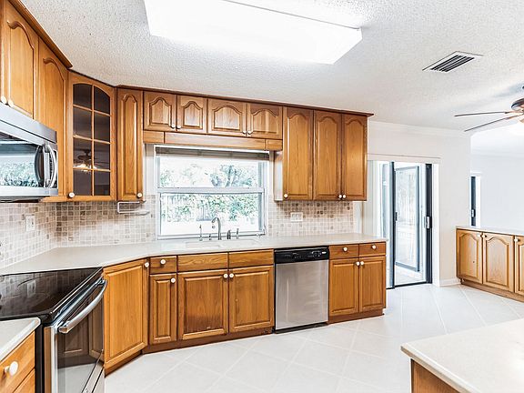 5th image of 11171 NW 7th Street
