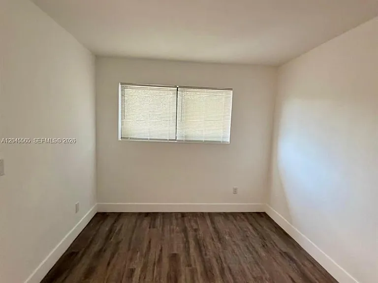 7535 NE 2nd Ct #4 — Photo 5