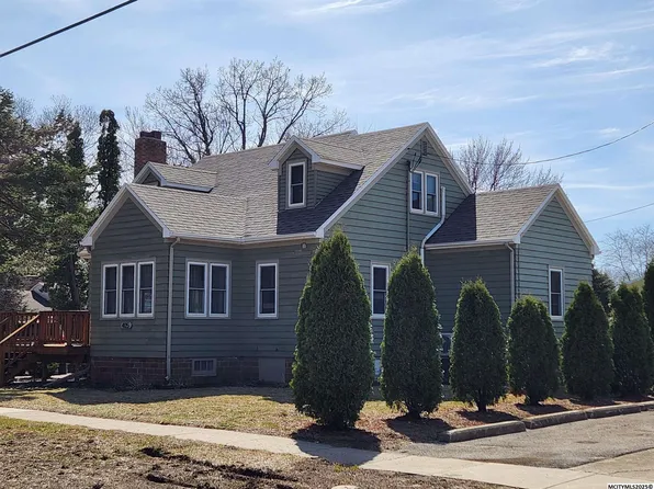 405 S 12th St, Clear Lake, IA 50428