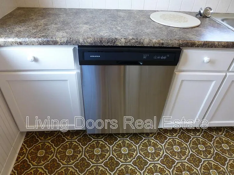 3701 Lewis Ave — Photo 7