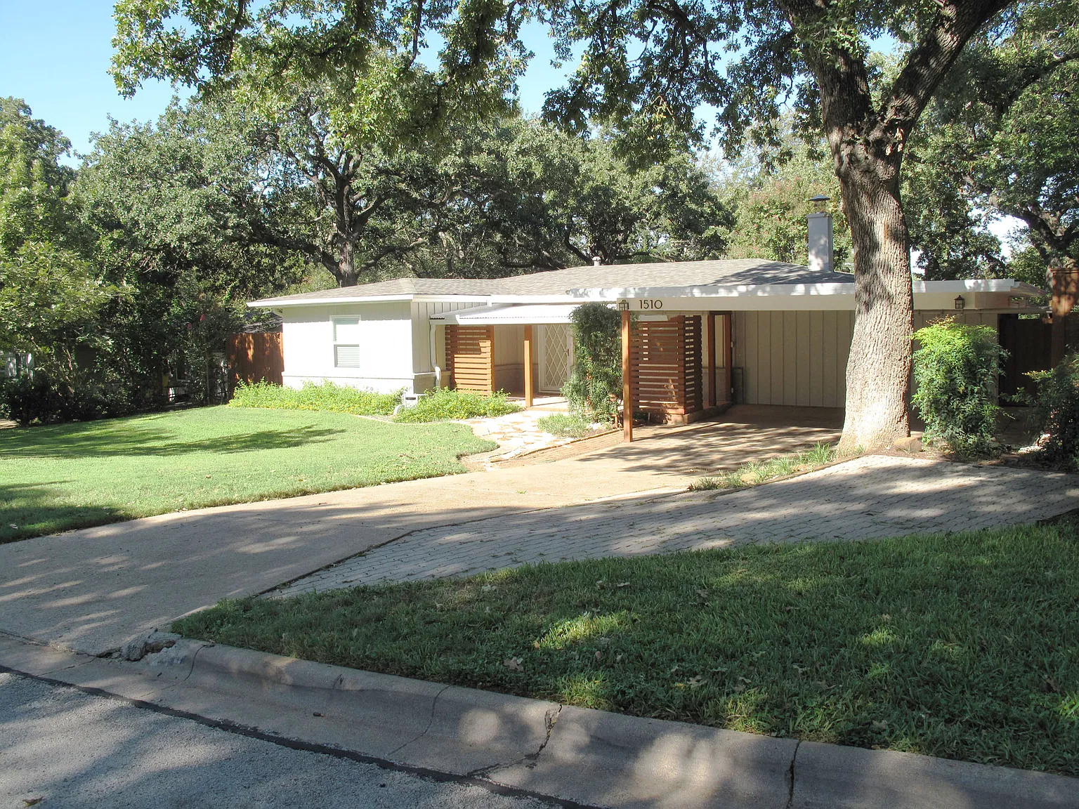3 bed, 2.5 bath, 1867 sqft, $2,400 — Photo 1