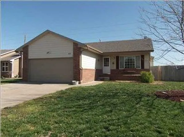 808 N Sunrise Cir, Goddard, KS 67052