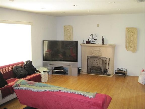 2nd image of 243 NE 103rd St
