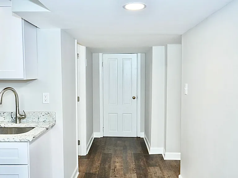 406 Hedge St — Photo 17