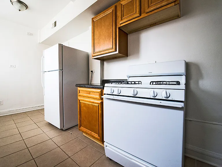 1042 N Leamington Ave — Photo 16