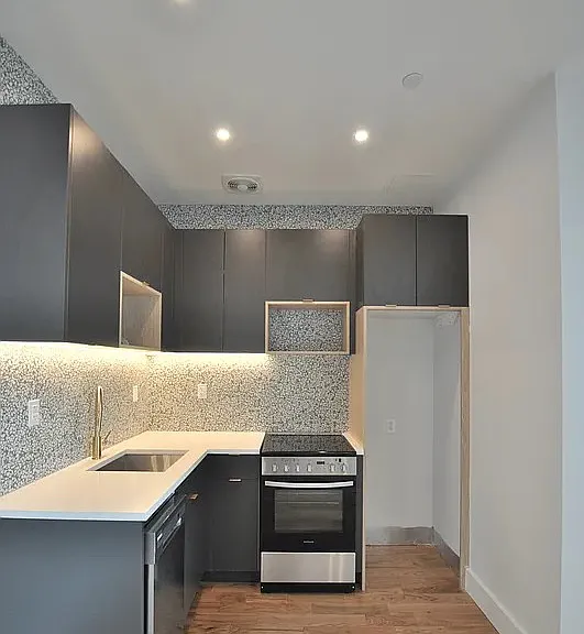 791 Sterling Pl — Photo 5