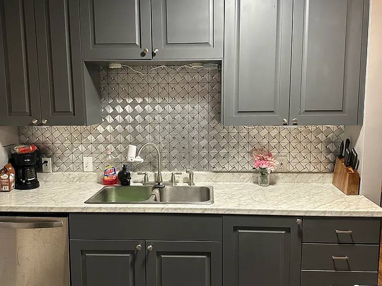 625 Grace Ave — Photo 3