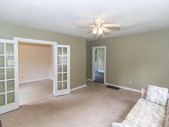 3rd image of 1326 Douglas Ave