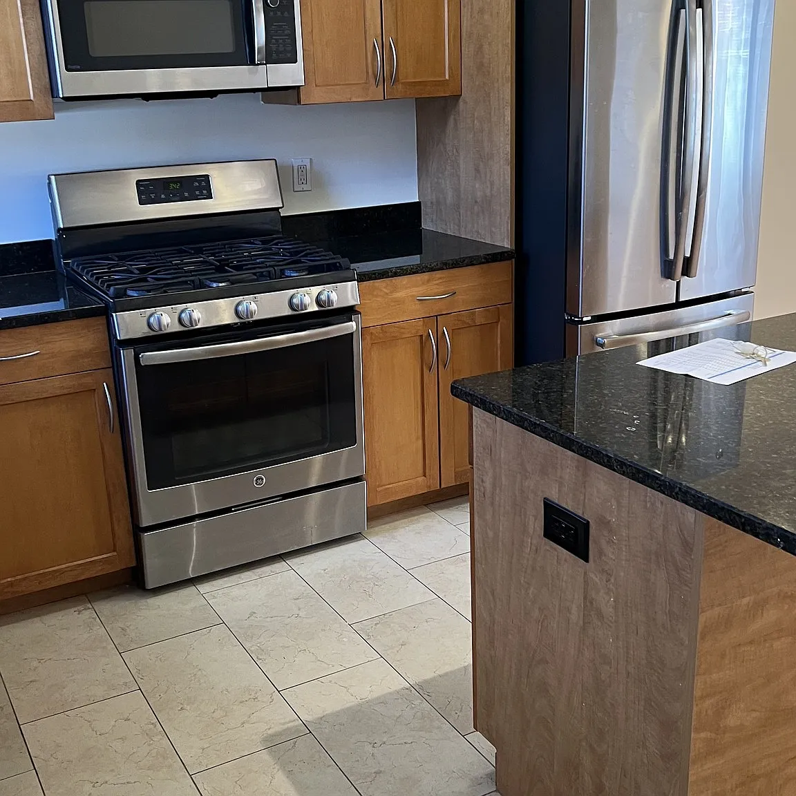 2 bed, 1.0 bath, 984 sqft, $3,820 — Photo 1