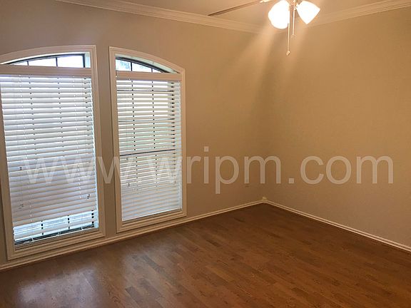 4th image of 310 Spring Creek Dr