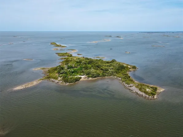 Island #25, Yankeetown, FL 34498