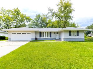 1833 Spencer St, Grinnell, IA 50112