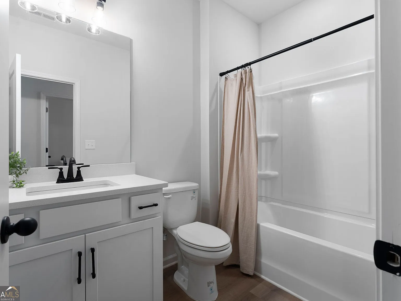 3 bed, 2.5 bath, 1572 sqft, $1,750 — Photo 4