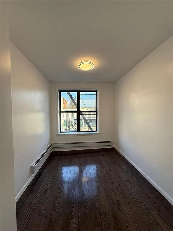 3 bed, 1.0 bath, 4920 sqft, $3,000 — Photo 3
