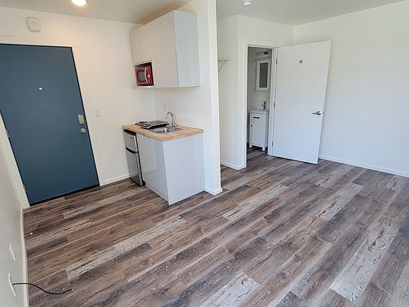 2nd image of 714 10th Ave E #11