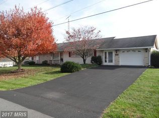 1536 Hillcrest Dr, Chambersburg, PA 17202