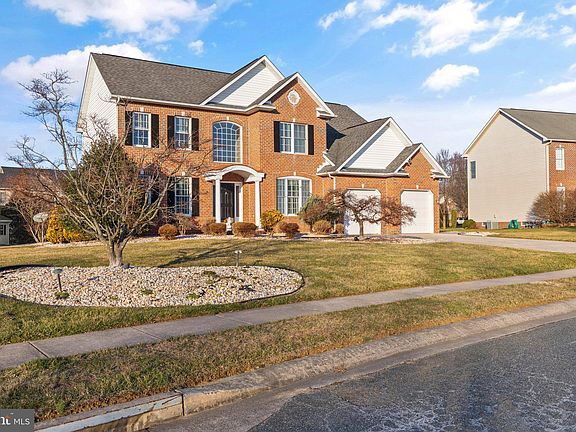 3rd image of 1205 Royal Meadow Ct