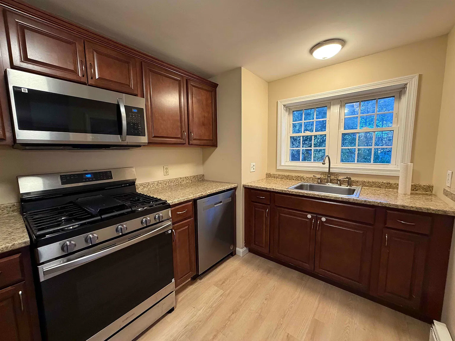 2 bed, 1.5 bath, 1163 sqft, $2,700 — Photo 3