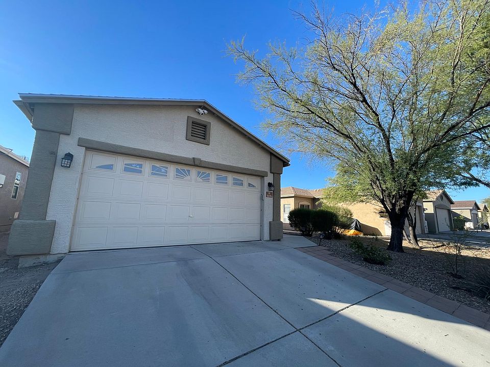 Front of home with 2 car garage and windows to let light into garage yet included privacy screens to block people from seeing inside