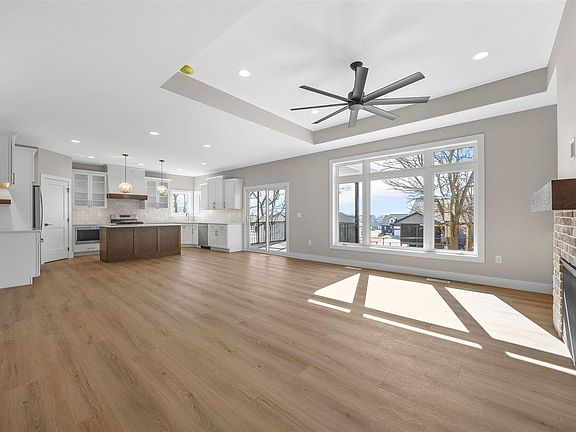 4th image of 517 Elizabeth Ln